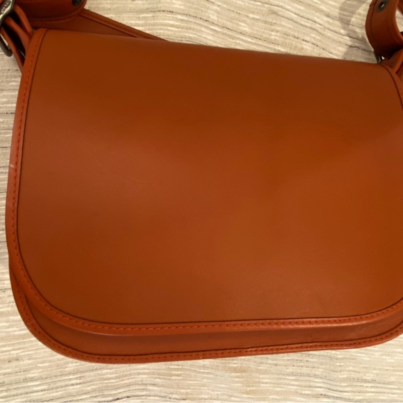 Coach glove tanned leather saddle bag- perfect for fall! - Picture 10 of 11